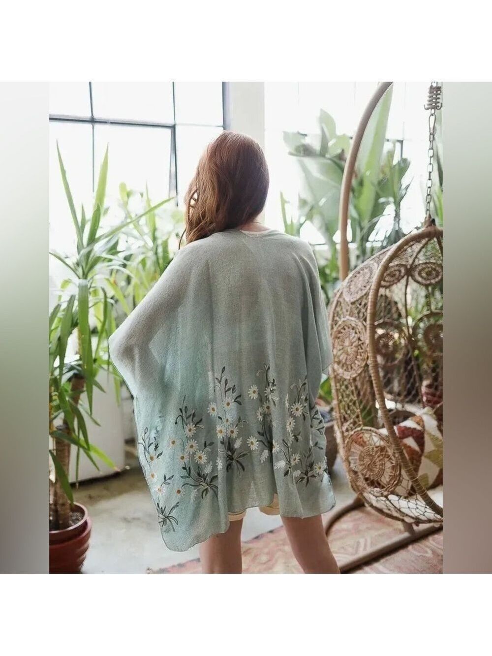 🌼Embroidered Daisy Kimono🌼 - Sage - Picture 2 of 3